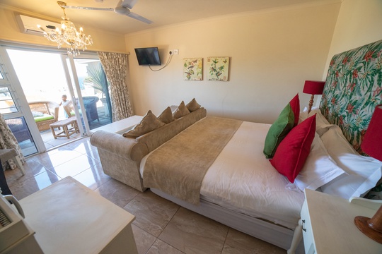 accommodation, guesthouse, 305 guesthouse, reputable, accredited, luxury, amanzimtoti, bed and breakfast, durban, beauty salon, restaurant 
